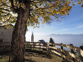 Panorama di Luserna in autunno (foto  sito Alpe Cimbra turismo)