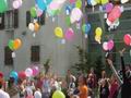 Luserna/Lusrn, bambini e palloncini colorati presso l'Istituto Cimbro