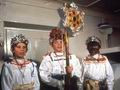Bambini impersonano i Re Magi nel rito dei "Tre Re" a Penìa, Val di Fassa