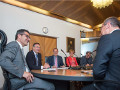 Il presidente della Provincia autonoma di Bolzano Kompatscher con la delegazione della minoranza slovena (Foto USP/ohn)