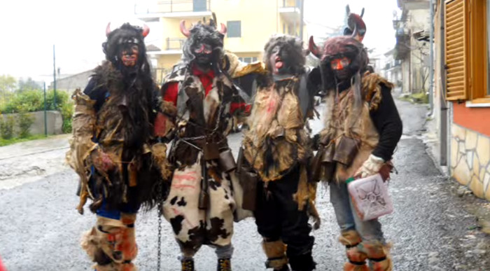"Diavoli" del Carnevale di San Demetrio Corone (CS), immagine di Stefano Altimari