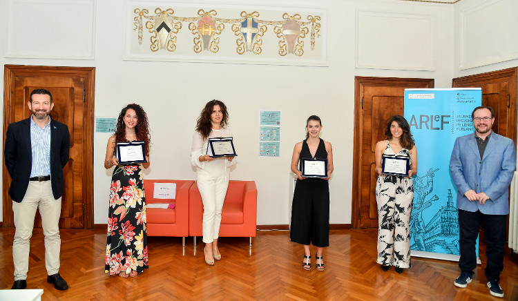 Premiazione delle vocalist che hanno interpretato Inno del Friuli Incuintri al doman