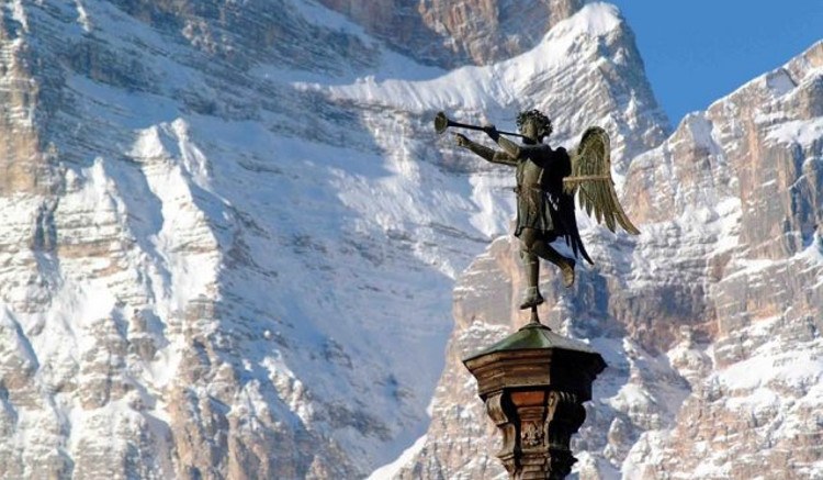 Il Pelmo con l'angioletto del campanile di Cancia (Dolomiti Press)