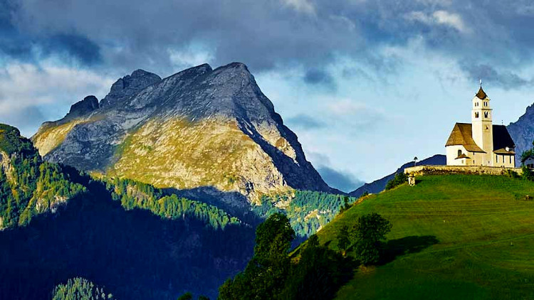 La Chiesa di Colle Santa Lucia / Col (Foto Istitut Cultural Ladin Cesa de Jan