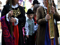 Macugnaga: donne in costume walser alla processione per la Fiera di San Bernardo ( fieradisanbernardo.it)