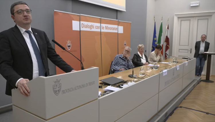Il presidente della Provincia autonoma di Trento, Maurizio Fugatti, porta il suo saluto ai partecipanti all'evento del 20 aprile 2023