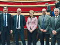 i componenti della Giunta regionale del Trentino Alto Adige/Sdtirol: Kompatcher, Rossi, Plotegher, Detomas e Noggler