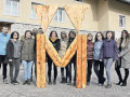 Lo staff della Majon di Fascegn (Istituto Culturale Ladino) con il nuovo logo