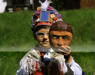 bambina con maschera
