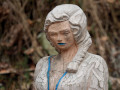 Una scultura in legno lungo gli itinerari didattici a Luserna/Lusrn