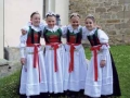 bambine con abito tradizionale ladino