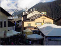 Vista sul paese di Colle Santa Lucia (BL) in una giornata di festa