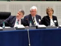 l'europarlamentare Herbert Dorfmann, la dott.ssa Beate Sibylle Pfeil, il prof. Christoph Pan, Csaba
Tabajdi, presidente dell'Intergruppo per le Minoranze tradizionali del Parlamento europeo, il prof. Paul
Videsott