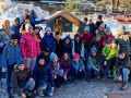 Foto di gruppo per alcuni alunni della scuola elementare di Pozza di Fassa (TN)