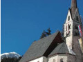 La bella chiesa di Santa Giuliana sul dosso del Ciaslir