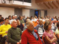 Il pubblico riunito nella sala de La Gran Ciasa a Soraga (TN)