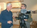 i giornalista Piero Badaloni nel corso delle riprese all'interno del Museo Ladino della Val di Fassa