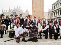 La delegazione mochena a Venezia, in occasione dei "Carnevali della Tradizione"
