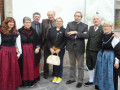 Foto di gruppo per alcuni dei partecipanti all'Assemblea annuale del Comitato unitario delle isole linguistiche germaniche in Italia, 28 maggio 2017, Pal del Frsina
