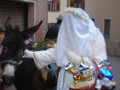 Personaggio di Santa Lucia col proprio asinello